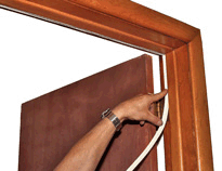 門自粘式密封條安裝示意圖